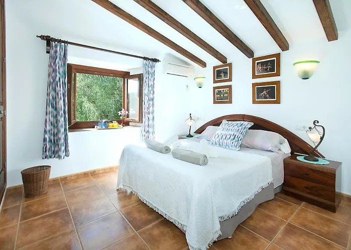 Willa Reus By Vintage Travel Pollensa